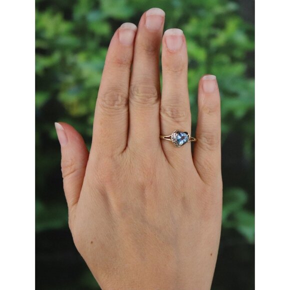 10k Yellow Gold Natural Swiss Blue Topaz & Diamond Heart Ring Size 8 1/4 - Picture 2 of 7